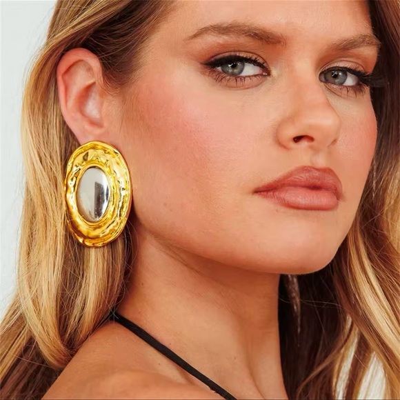 Vintage Gold Button Oval Earrings - Picture 5 of 17